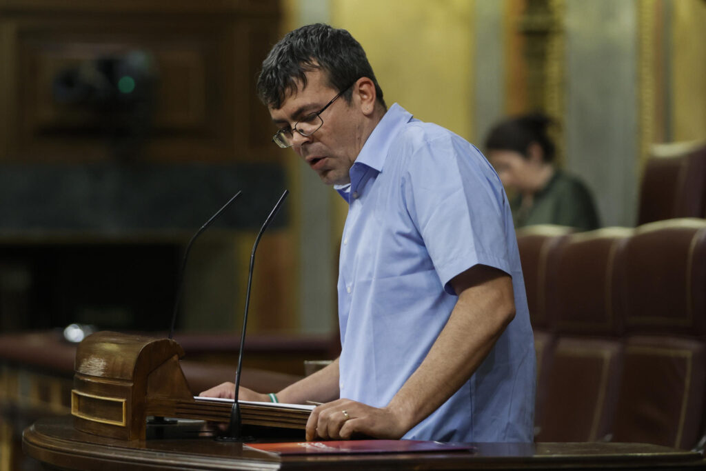 El diputado de Unidas Podemos Pedro Antonio Honrubia interviene durante el pleno del Congreso de los Diputados