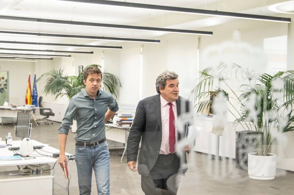 El ministro José Luis Escrivá junto al líder de Más País, Íñigo Errejón. Fuente Más País