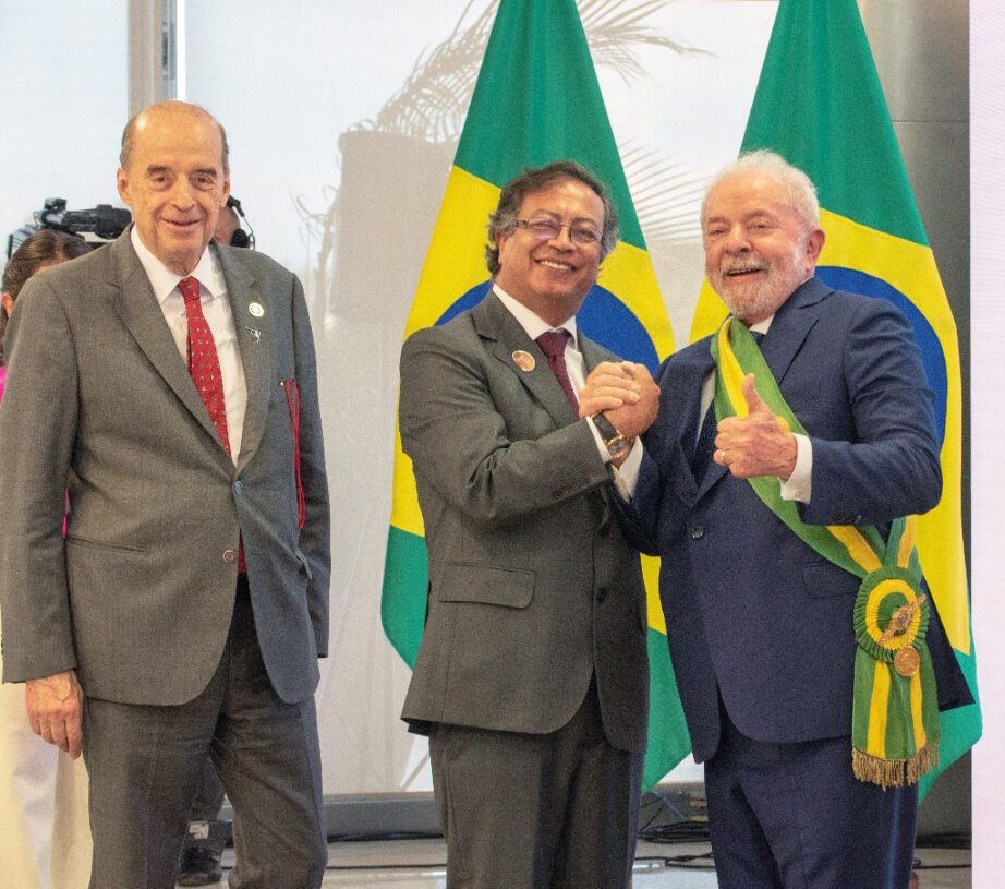 El Canciller de Colombia, Álvaro Leyva, el presidente de Colombia, Gustavo Petro y el presidente de Brasil, Luiz Inácio Lula da Silva, durante los actos de posesión como presidente de este último | MINISTERIO DE RELACIONES EXTERIORES DE COLOMBIA