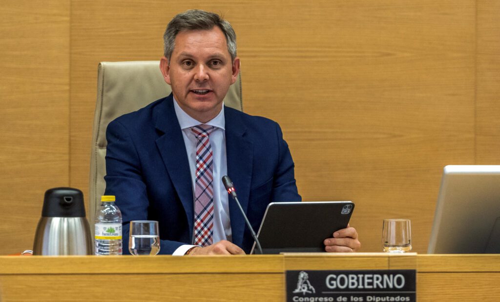 El ministro de Sanidad, José Manuel Miñones, comparece ante la comisión de Sanidad y Consumo. Fuente EFE Fernando Villar