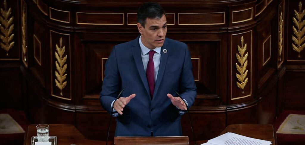 Imagen de archivo del presidente del Gobierno, Pedro Sánchez, en la tribuna del Congreso. Fuente Congreso.