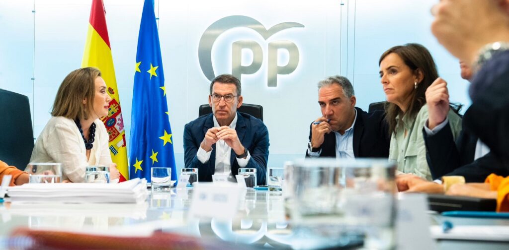 Alberto Núñez Feijóo preside una reunión en Génova. Fuente David Mudarra