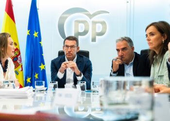 Alberto Núñez Feijóo preside una reunión en Génova. Fuente David Mudarra