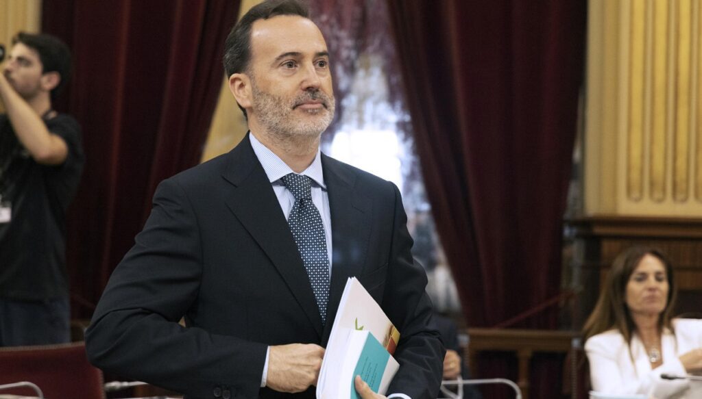 Gabriel Le Senne, de Vox, presidente del Parlament balear en la XI legislatura