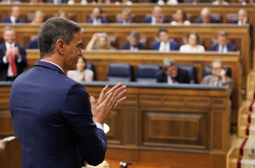 El presidente del Gobierno en funciones, Pedro Sánchez durante la segunda votación de la investidura del líder del Partido Popular, en el Congreso de los Diputados. Fuente Eduardo Parra / Europa Press.