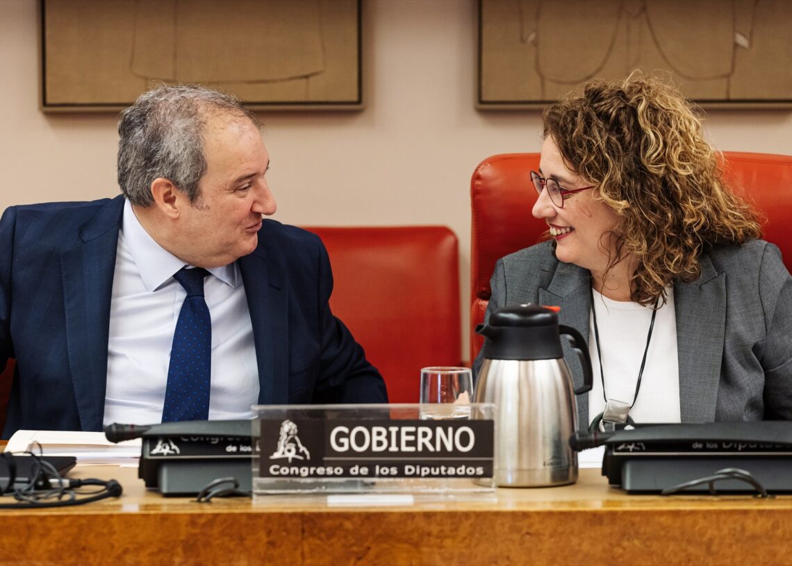 El ministro de Industria y Turismo, Jordi Hereu y la presidenta de la Comisión, Inés Granollers, durante la comparecencia del ministro en el Congreso | Carlos Luján (EUROPA PRESS)
29/1/2024