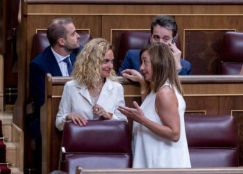 La expresidenta del Congreso y diputada del PSOE, Meritxel Batet y la diputada socialista y expresidenta de Baleares, Francina Armengol durante la Sesión Constitutiva de la XV Legislatura en el Congreso de los Diputados, a 17 de agosto de 2023, en Madrid (España). 
Alberto Ortega / Europa Press