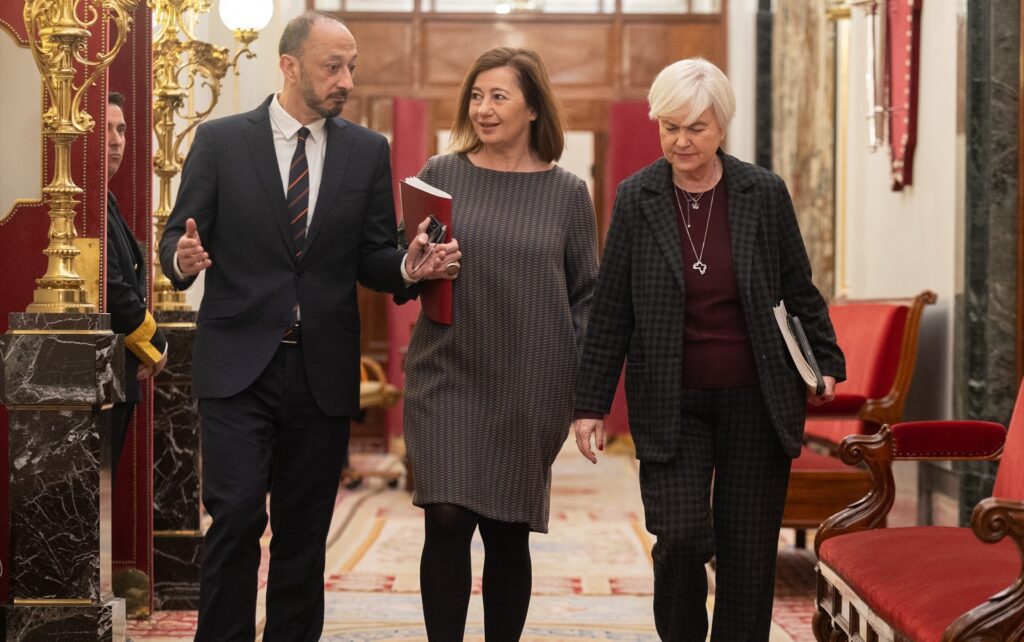 El vicepresidente del Congreso, Alfonso Rodríguez Gómez de Celis, la presidenta de Congreso, Francina Armengol, y la portavoz adjunta del PSOE en el Congreso, Isaura Leal, a su llegada a una reunión de la Mesa del Congreso, a 20 de febrero de 2024, en Madrid (España) | EDUARDO PARRA (EUROPA PRESS).