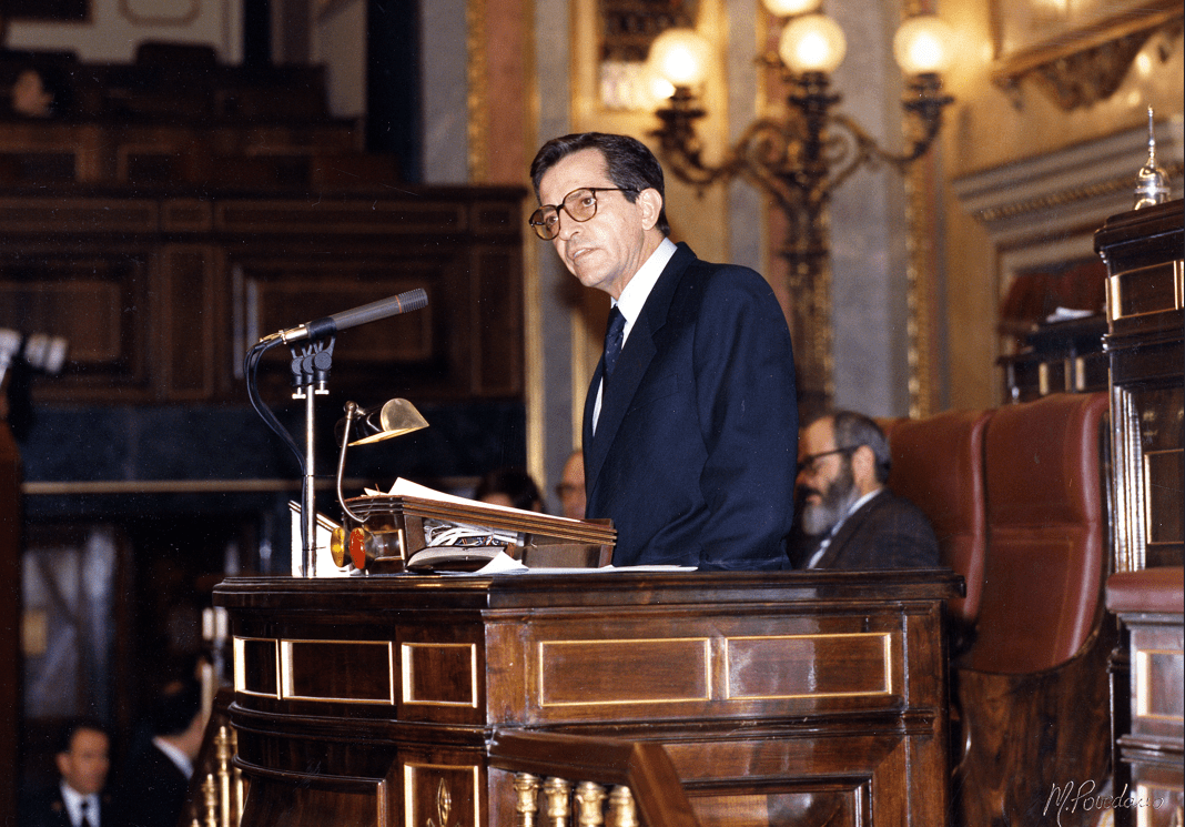 Adolfo Suárez interviene en el debate de investidura de Felipe González en 1989 | M. POVEDANO / CONGRESO