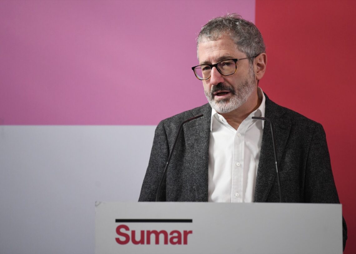 El diputado de Sumar Carlos Martín durante una rueda de prensa, en el Espacio Rastro, en Madrid (España). 
Fernando Sánchez / Europa Press
(Foto de ARCHIVO)
18/12/2023
