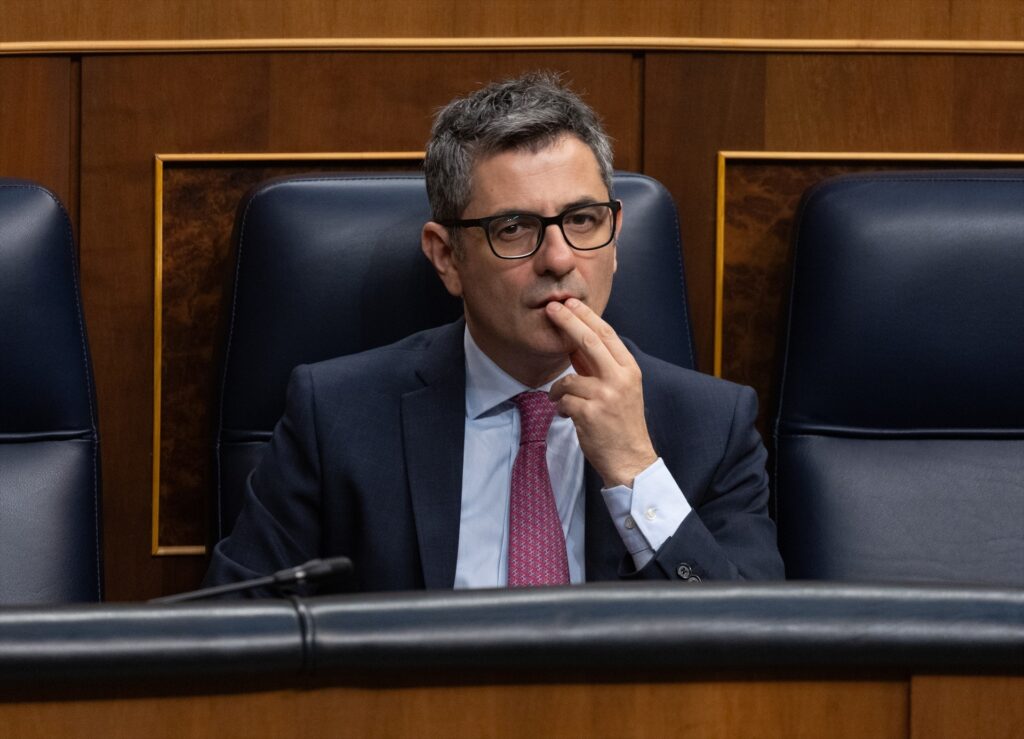 El ministro de la Presidencia, Justicia y Relaciones con las Cortes, Félix Bolaños, durante una sesión plenaria en el Congreso de los Diputados | EDUARDO PARRA (EUROPA PRESS).