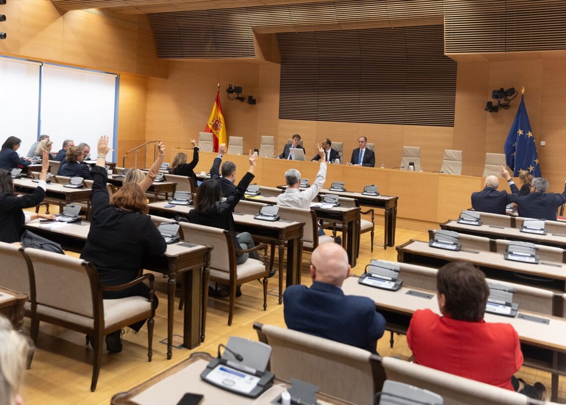 El vicepresidente de la cámara, Alfonso Rodríguez Gómez de Celis, preside la constitución de la Comisión de Investigación sobre el ‘caso Koldo’, en el Congreso de los Diputados, a 2 de abril de 2024, en Madrid (España). 
Eduardo Parra / Europa Press
02/4/2024