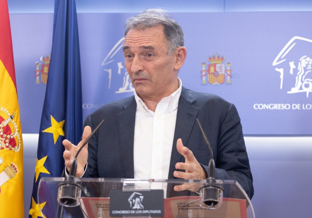 Imagen de archivo del diputado de Sumar, Enrique Santiago, en la sala de prensa del Congreso de los Diputados | EDUARDO PARRA (EUROPA PRESS).