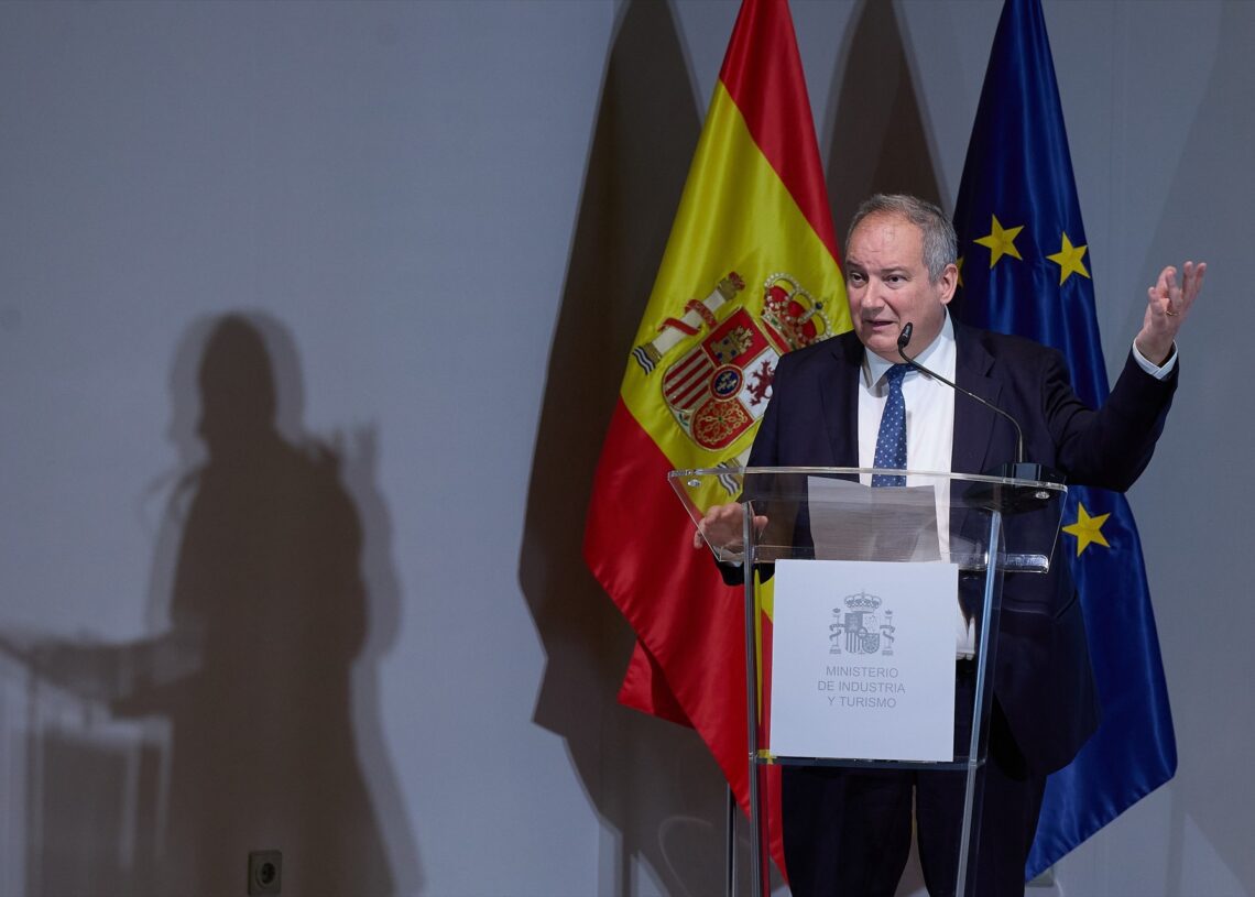 Imagen de archivo del ministro de Industria y Turismo, Jordi Hereu | JESÚS HELLÍN (EUROPA PRESS).