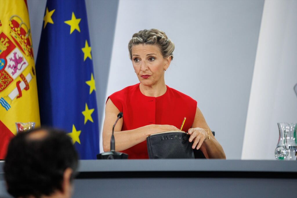 La vicepresidenta segunda y ministra de Trabajo y Economía Social, Yolanda Díaz, durante una rueda de prensa posterior a la reunión del Consejo de Ministros | ALEJANDRO MARTÍNEZ (EUROPA PRESS).