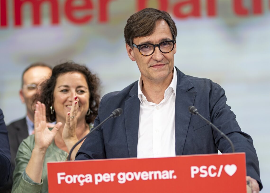 Salvador Illa, durante su intervención en la sede del PSC, en la noche electoral, tras ganar los comicios al Parlamento de Cataluña | LORENA SOPENA (EUROPA PRESS)