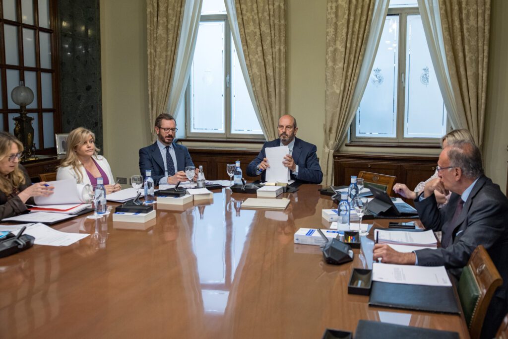 Los miembros de la Mesa del Senado, durante su reunión este martes, 14 de mayo | SENADO