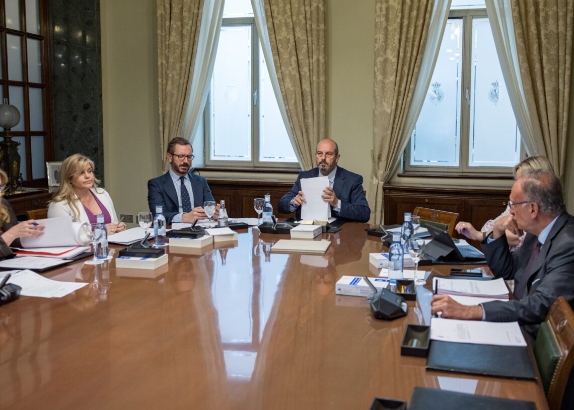 Los miembros de la Mesa del Senado, durante su reunión este martes, 14 de mayo | SENADO