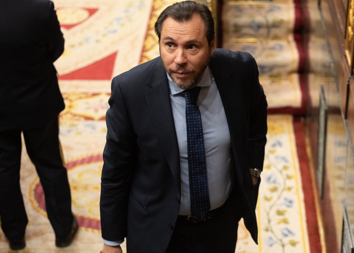 El ministro de Transportes y Movilidad Sostenible, Óscar Puente, durante una sesión de control al Gobierno, en el Congreso de los Diputados
28/2/2024