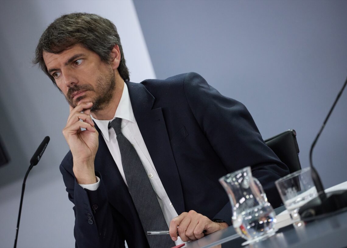 El ministro de Cultura, Ernest Urtasun, durante una rueda de prensa posterior a la reunión del Consejo de Ministros | JESÚS HELLÍN (EUROPA PRESS).