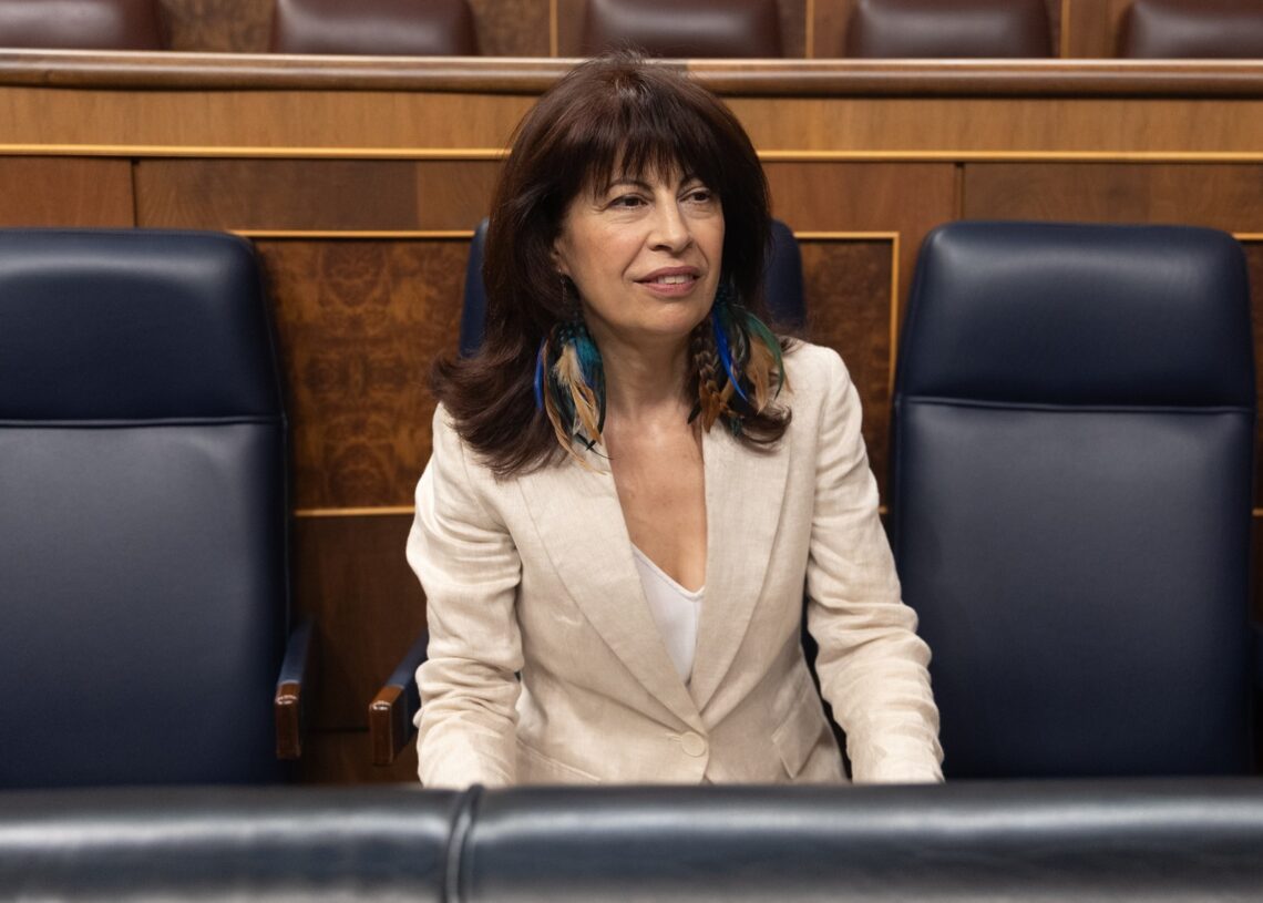 La ministra de Igualdad, Ana Redondo, durante una sesión plenaria, en el Congreso de los Diputados | EDUARDO PARRA (EUROPA PRESS).