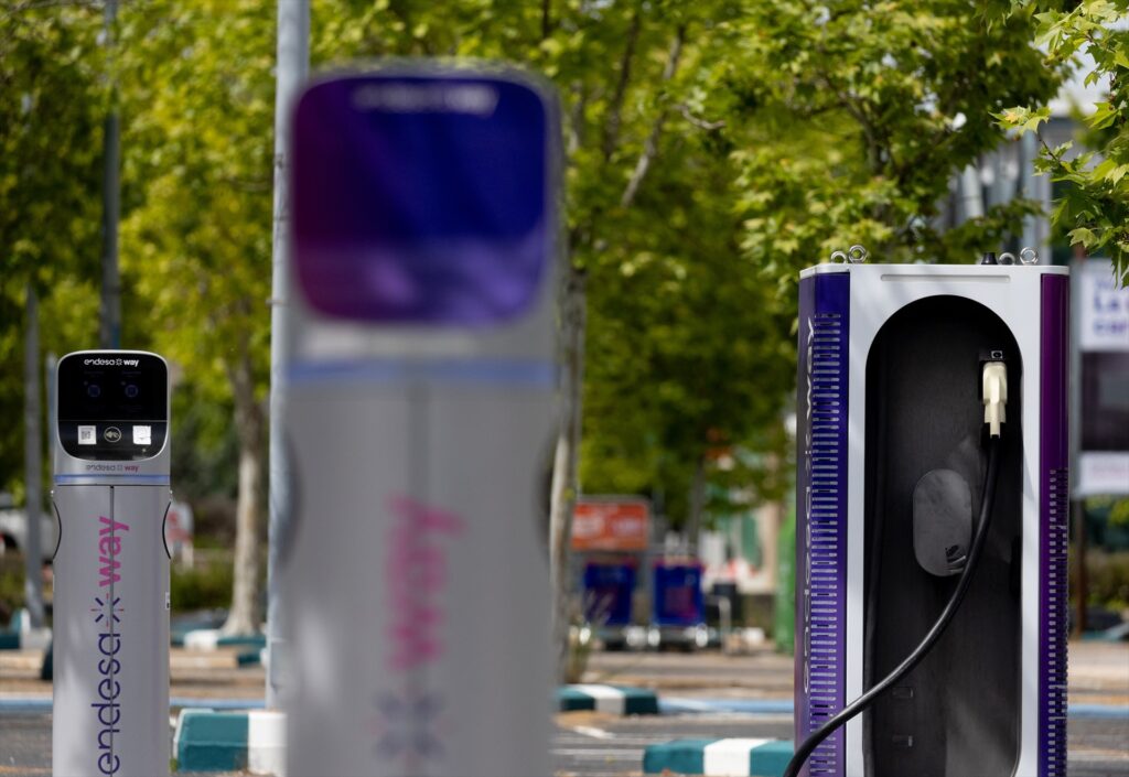 Imagen de archivo de varios puntos de carga de vehículos eléctricos | EDUARDO PARRA (EUROPA PRESS).