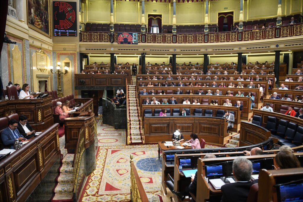Vista general del hemiciclo, durante una sesión plenaria extraordinaria, en el Congreso de los Diputados | FERNANDO SÁNCHEZ (EUROPA PRESS).