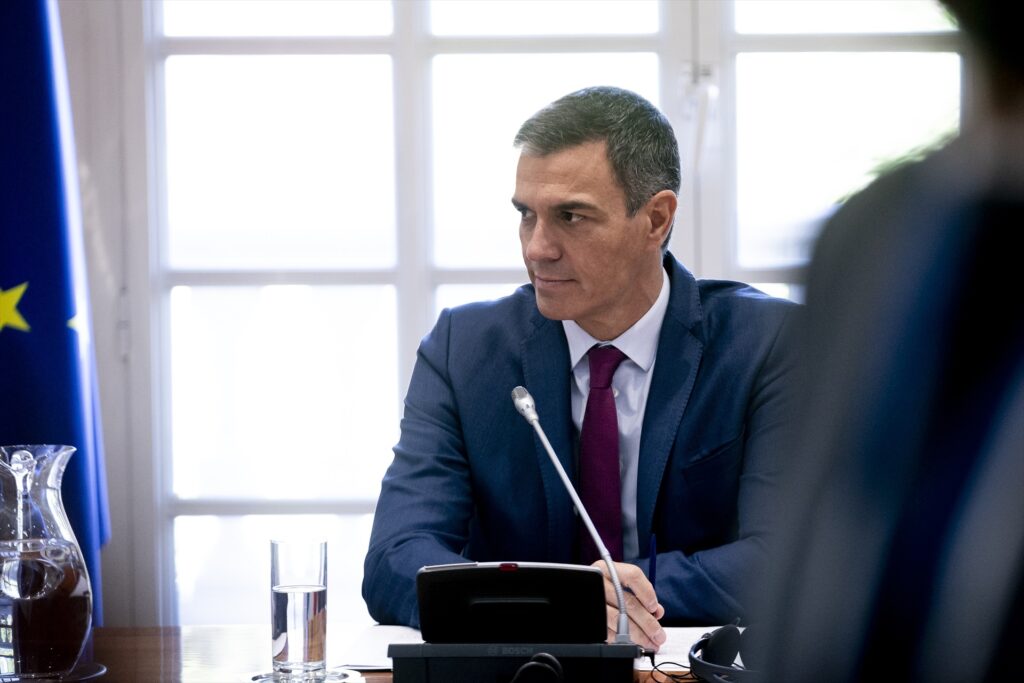 Imagen de archivo del presidente del Gobierno, Pedro Sánchez, en el Palacio de la Moncloa | A. PÉREZ MECA (EUROPA PRESS).