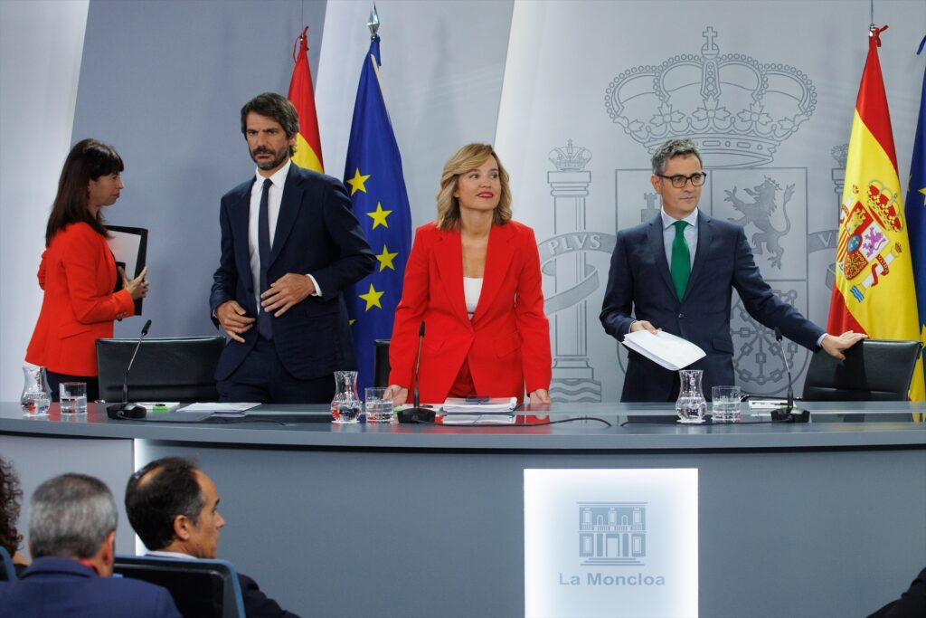 La ministra de Igualdad, Ana Redondo; el ministro de Cultura, Ernest Urtasun; la ministra Portavoz, Pilar Alegría y el ministro de la Presidencia, Justicia y Relaciones con las Cortes, Félix Bolaños | ALEJANDRO MARTÍNEZ (EUROPA PRESS).