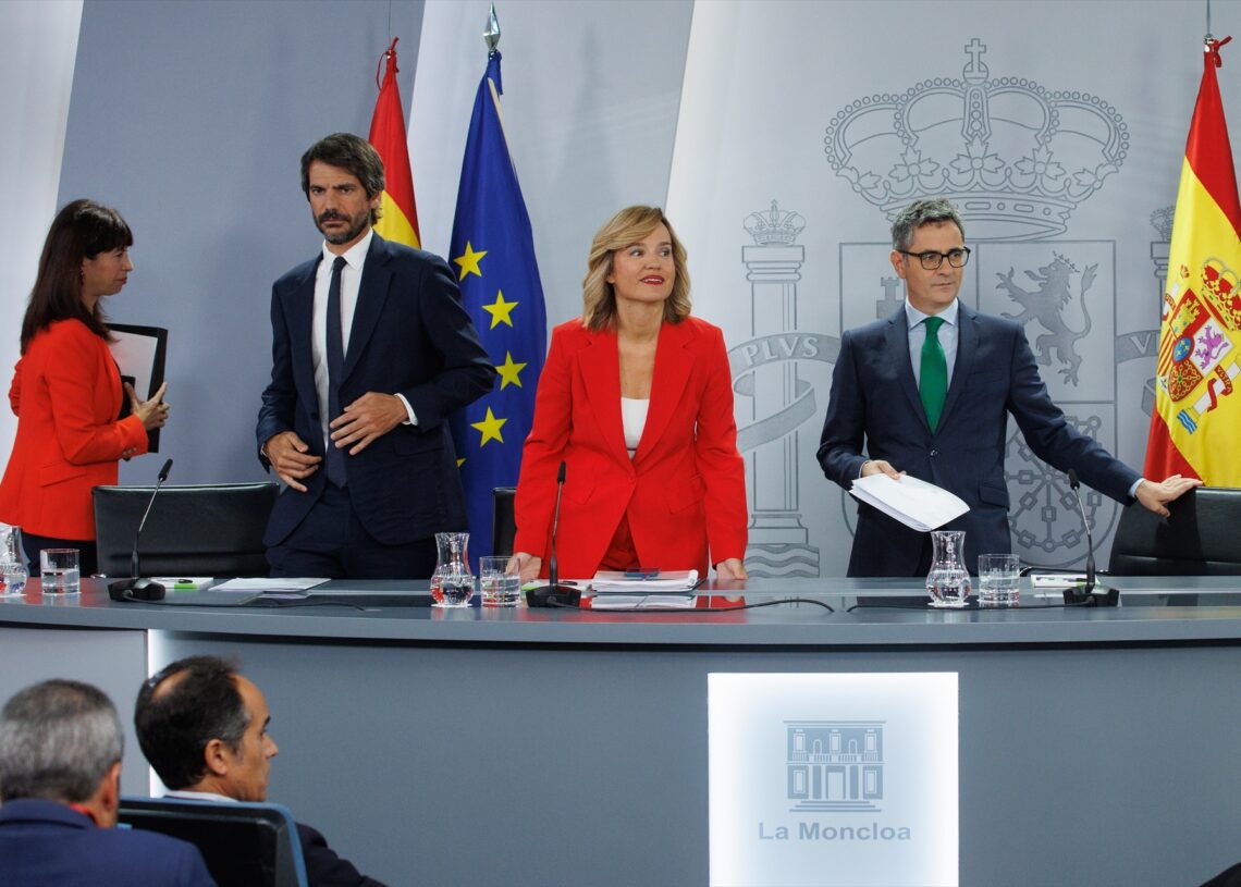 La ministra de Igualdad, Ana Redondo; el ministro de Cultura, Ernest Urtasun; la ministra Portavoz, Pilar Alegría y el ministro de la Presidencia, Justicia y Relaciones con las Cortes, Félix Bolaños | ALEJANDRO MARTÍNEZ (EUROPA PRESS).