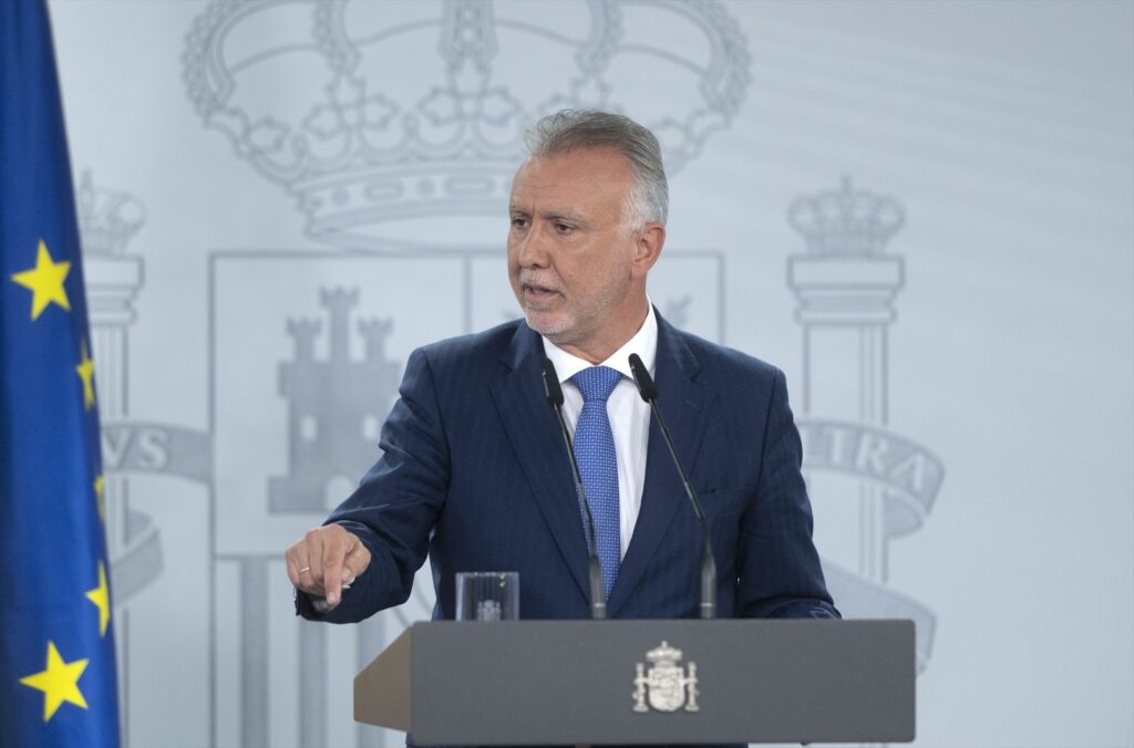 Imagen de archivo del ministro de Política Territorial, Ángel Víctor Torres, durante una rueda de prensa, en el Palacio de La Moncloa | ALBERTO ORTEGA (EUROPA PRESS).