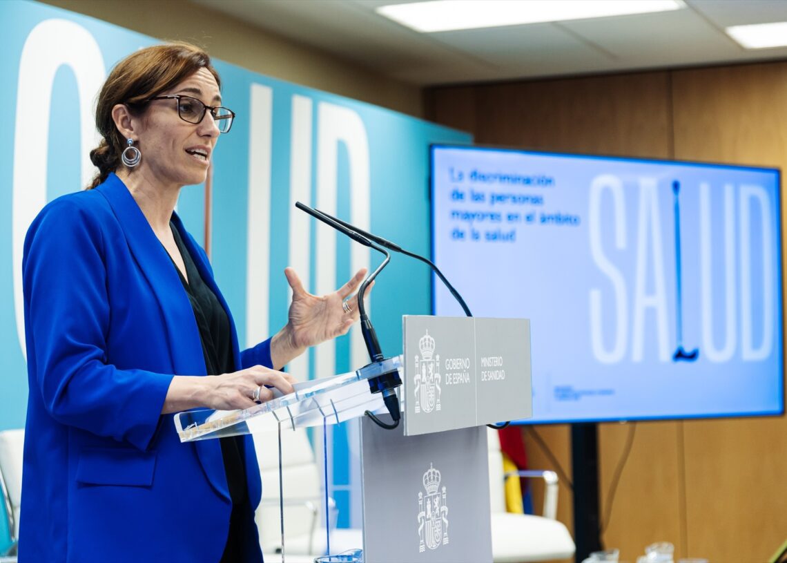 La ministra de Sanidad, Mónica García, abre el acto de inauguración ‘La discriminación de las personas mayores en el ámbito de la salud’, en la sede del Ministerio, a 19 de junio de 2024, en Madrid (España). 
Carlos Luján / Europa Press
