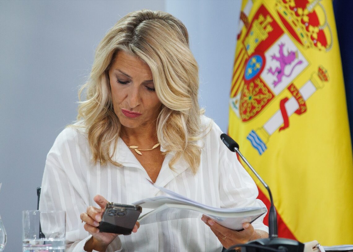 (Foto de ARCHIVO)
La vicepresidenta segunda del Gobierno y ministra de Trabajo, Yolanda Díaz, durante una rueda de prensa posterior a la reunión del Consejo de Ministros, en el Palacio de La Moncloa, a 10 de septiembre de 2024, en Madrid | Alejandro Martínez Vélez / Europa Press