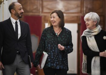 (I-D) El vicepresidente primero de la Mesa del Congreso, Alfonso Rodríguez Gómez de Celis; la presidenta del Congreso, Francina Armengol y la secretaria segunda de la Mesa del Congreso, Isaura Leal, a su llegada a una reunión de la Mesa, en el Congreso de los Diputados, a 8 de octubre de 2024, en Madrid (España).

Fernando Sánchez / Europa Press
08 OCTUBRE 2024;MESA;CONGRESO;DIPUTADOS
08/10/2024