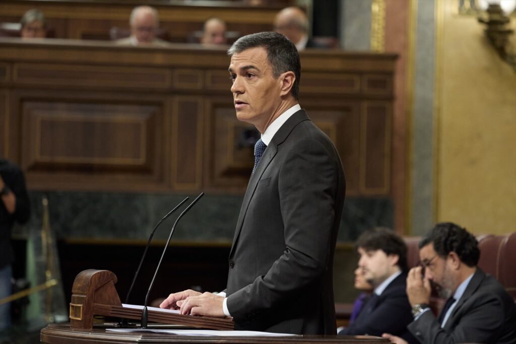 El presidente del Gobierno, Pedro Sánchez, interviene durante una sesión de control al Gobierno, en el Congreso de los Diputados | JESÚS HELLÍN (EUROPA PRESS).