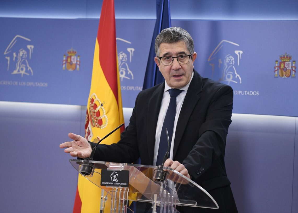 El portavoz del PSOE en el Gobierno, Patxi López, durante una rueda posterior a la reunión de la Junta de Portavoces | FERNANDO SÁNCHEZ (EUROPA PRESS).
