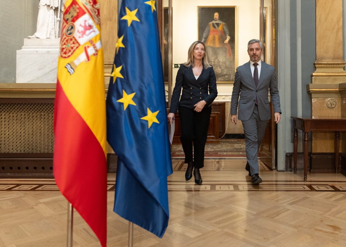 La portavoz del PP en el Senado, Alicia García y el diputado del PP Juan Bravo, llegan a una rueda de prensa, en el Senado, a 4 de diciembre de 2024, en Madrid | Eduardo Parra / Europa Press