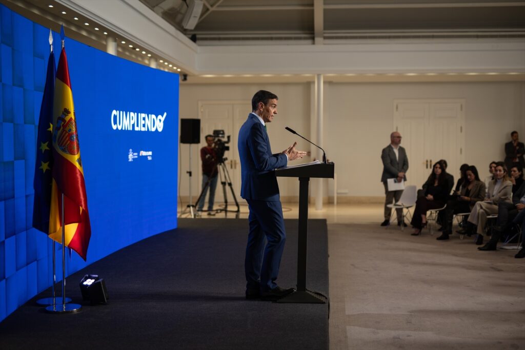 El presidente del Gobierno, Pedro Sánchez, durante una rueda de prensa posterior a la reunión del Consejo de Ministros, a 23 de diciembre de 2024, en Madrid (España) | ALEJANDRO MARTÍNEZ (EUROPA PRESS).