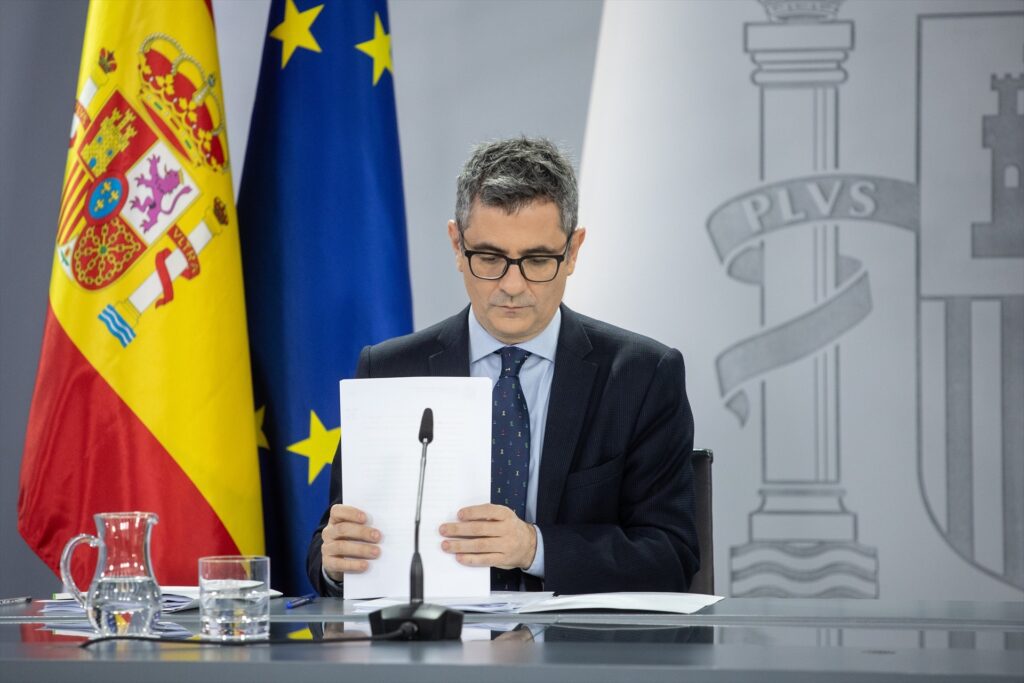 El ministro de la Presidencia, Justicia y Relaciones con las Cortes, Félix Bolaños, durante una rueda de prensa tras el Consejo de Ministros | ALEJANDRO MARTÍNEZ (EUROPA PRESS).