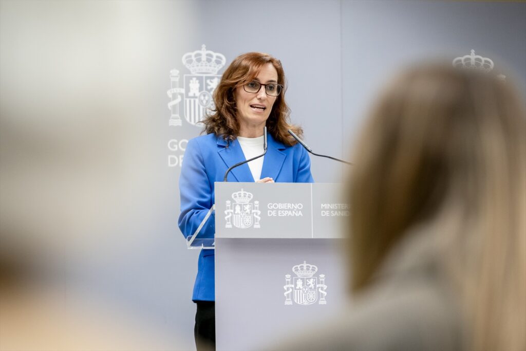 Imagen de la ministra de Sanidad, Mónica García, durante una rueda de prensa | A. PÉREZ MECA (EUROPA PRESS).