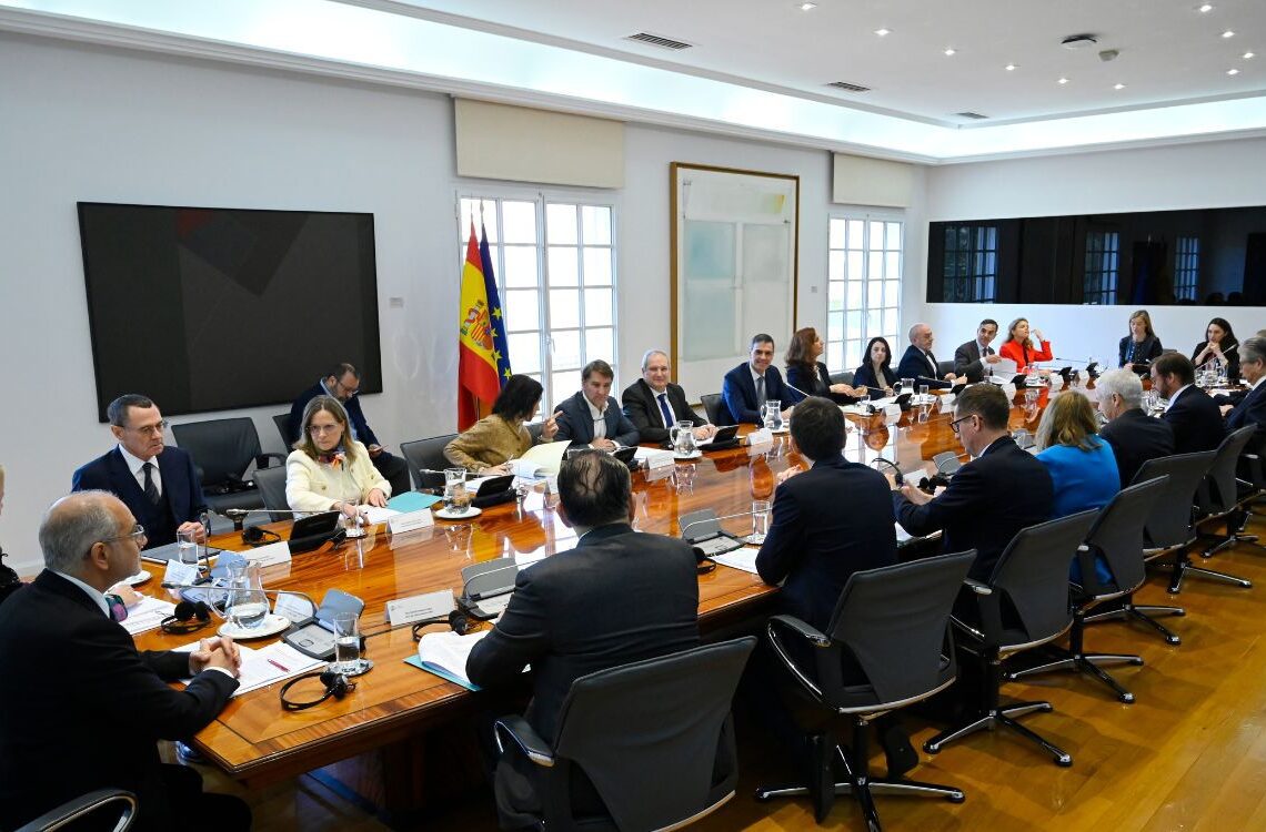 Imagen de la reunión celebrada en Moncloa entre el Gobierno, con el presidente Pedro Sánchez al frente, y los CEO de la industria farmacéutica | MONCLOA.