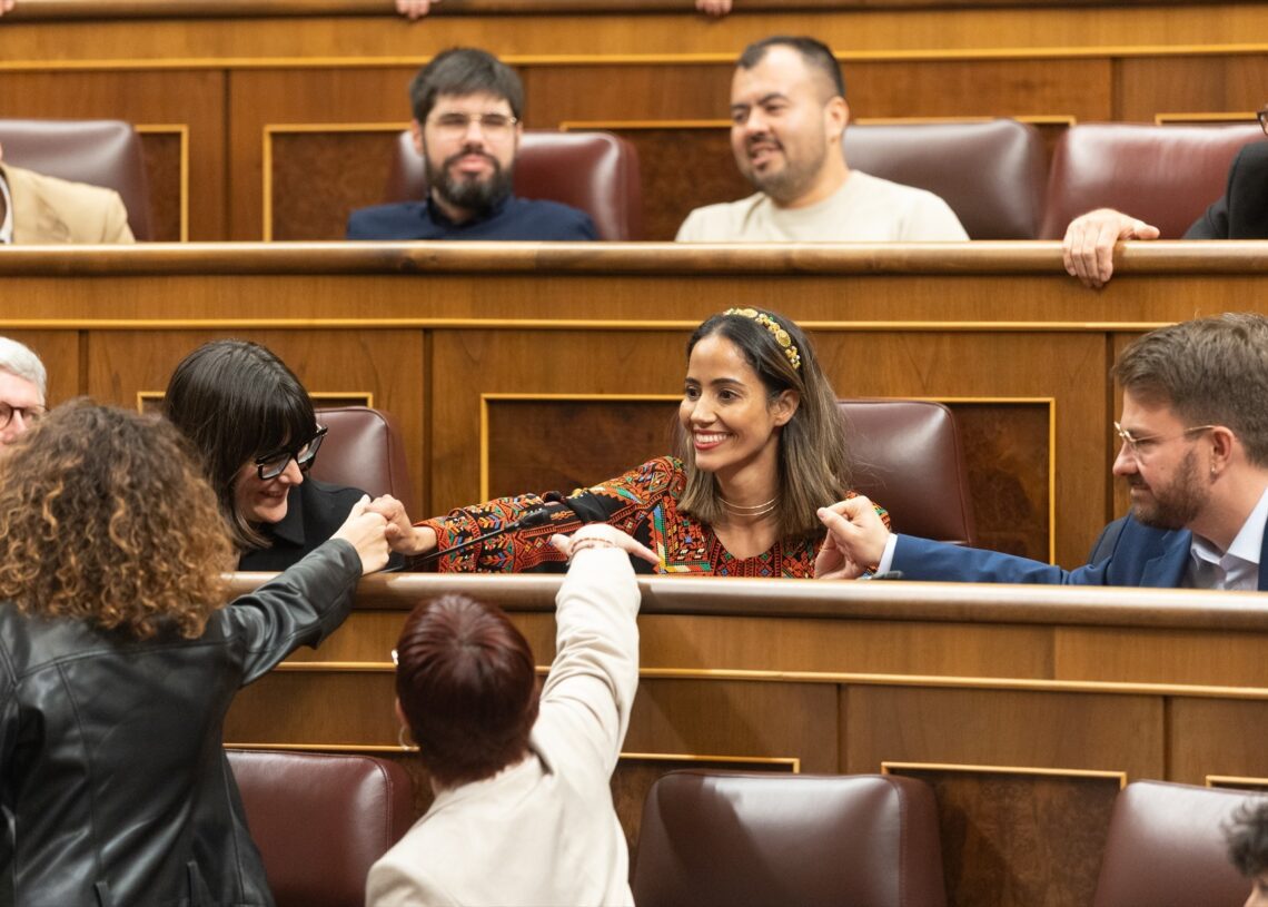 La diputada de Sumar Tesh Sidi recibe el apoyo de sus compañeros de bancada | EDUARDO PARRA
