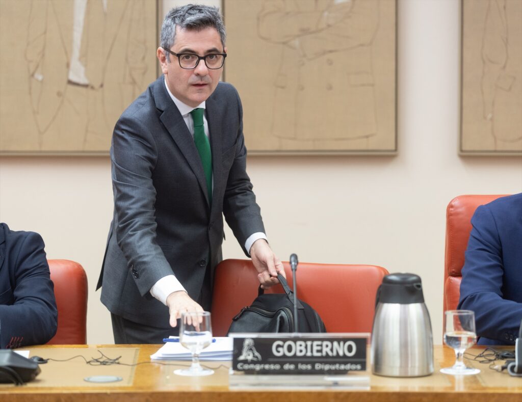 El ministro de la Presidencia, Justicia y Relaciones con las Cortes, Felix Bolaños, llega a la Comisión de Justicia, en el Congreso de los Diputados | Eduardo Parra (Europa Press).