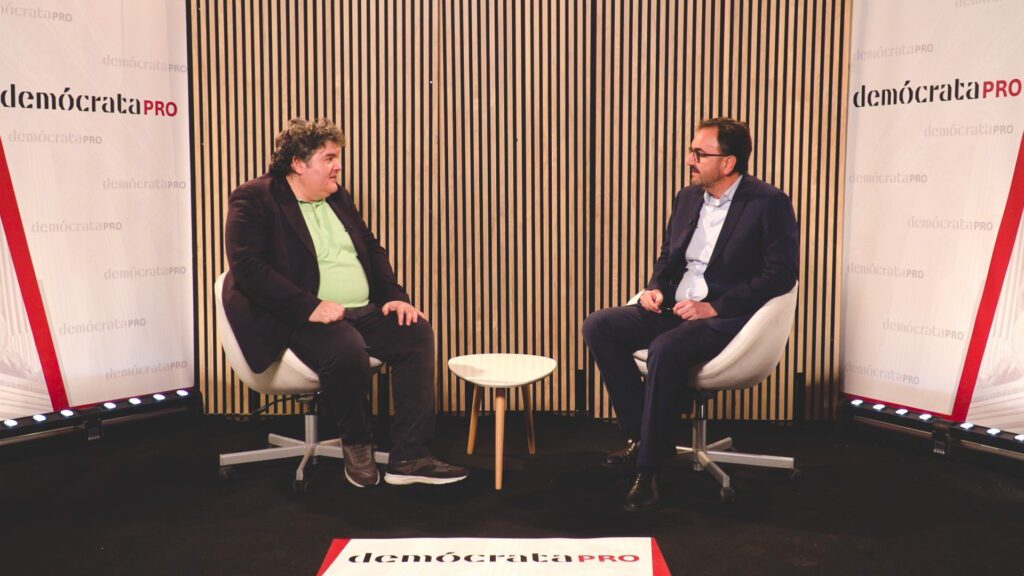 Entrevista a Pedro García Recover, periodista y paciente experto, que reclama impulsar los equipos multidisciplinares para mejorar el manejo de esta enfermedad oftalmológica poco frecuente
