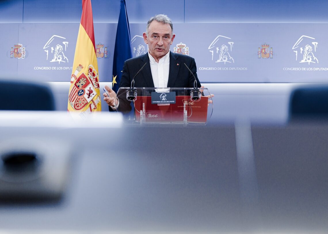 (Foto de ARCHIVO)
El portavoz parlamentario de IU y diputado de Sumar, Enrique Santiago, durante una rueda de prensa en el Congreso | Carlos Luján
