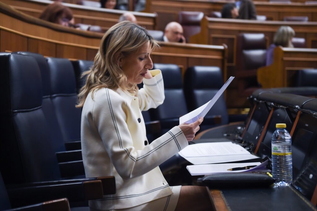 La vicepresidenta segunda y ministra de Trabajo, Yolanda Díaz, durante una sesión plenaria en el Congreso de los Diputados | Gustavo Valiente (Europa Press).