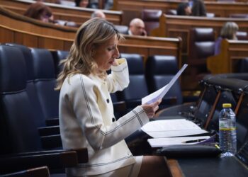 La vicepresidenta segunda y ministra de Trabajo, Yolanda Díaz, durante una sesión plenaria en el Congreso de los Diputados | Gustavo Valiente (Europa Press).