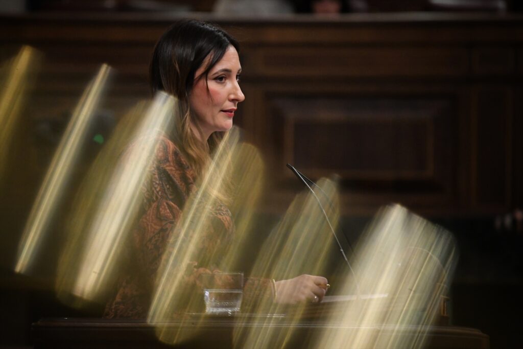 La diputada del PSOE María de las Nieves Ramírez durante una sesión plenaria en el Congreso de los Diputados | Fernando Sánchez (Europa Press).