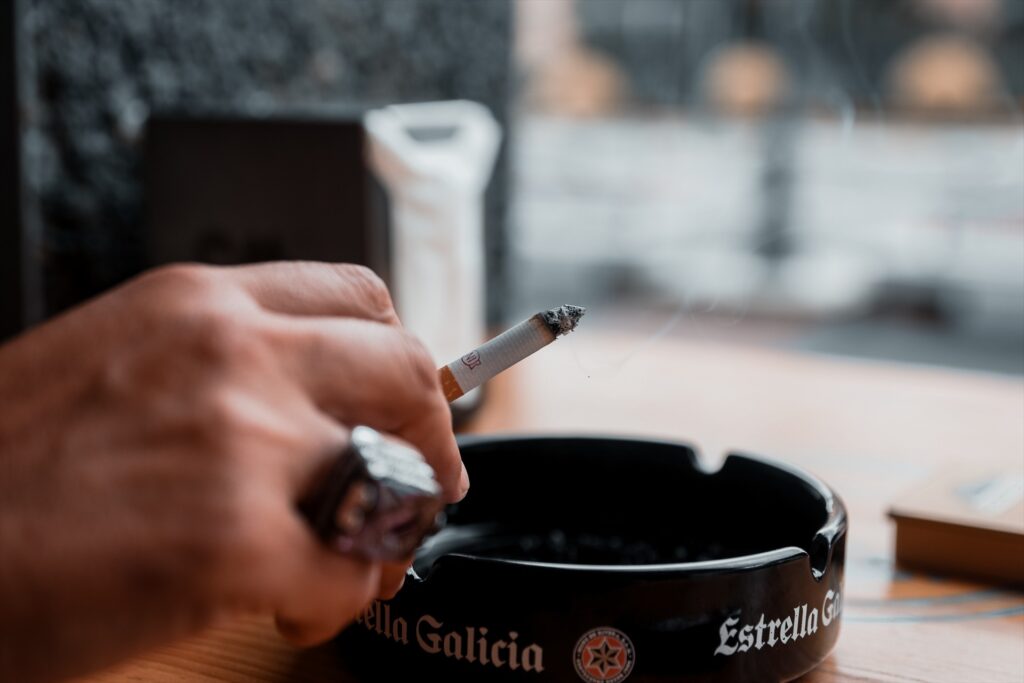 La gran cortina de humo de la industria tabaquera: una estrategia de distracción ante su propia injerencia en la UE