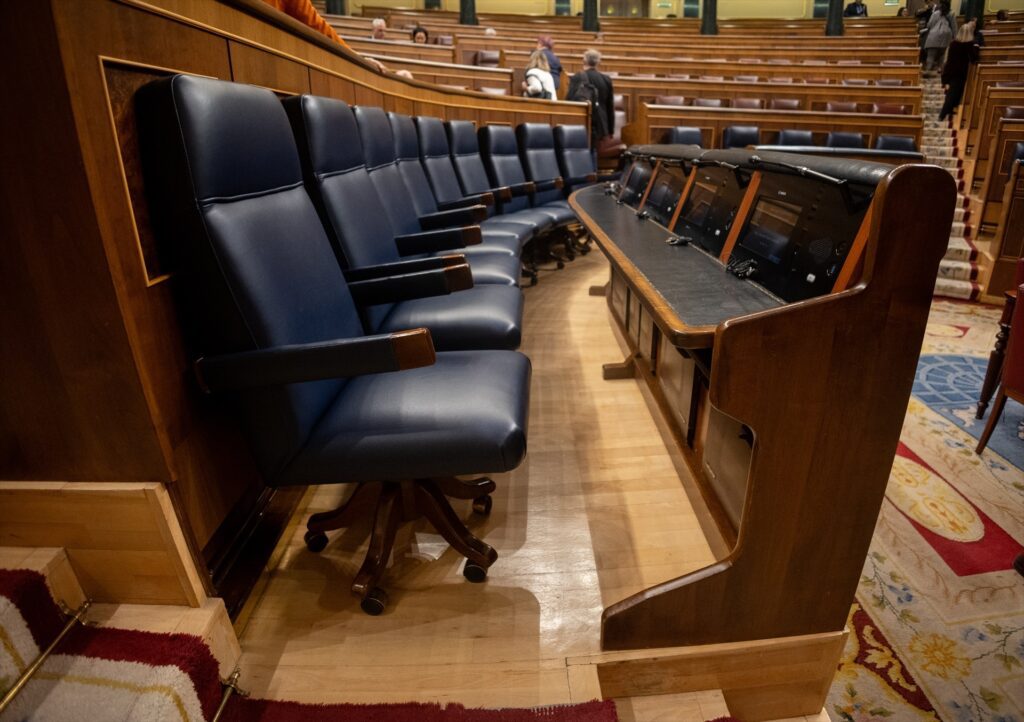 Sillones del hemiciclo durante una sesión plenaria en el Congreso de los Diputados | Eduardo Parra (Europa Press).
